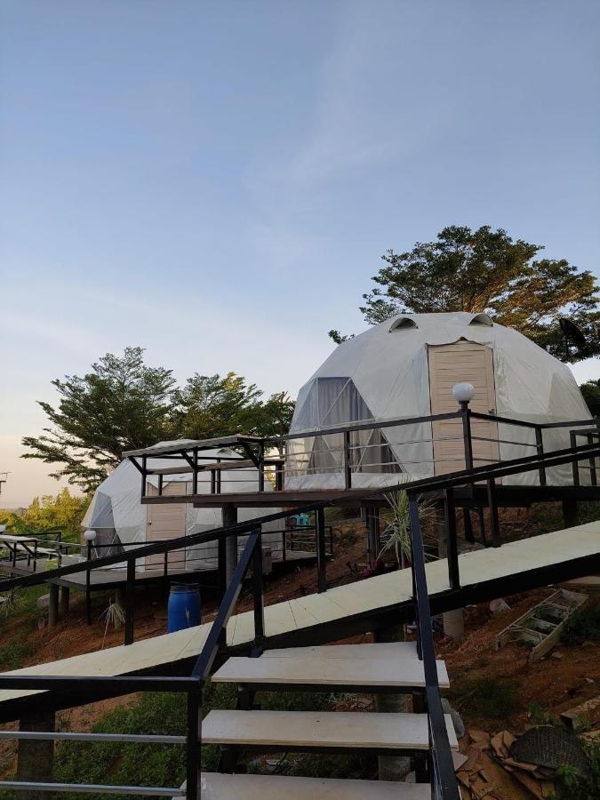 นรดีฮิวล์ รีสอร์ต เขาแผงม้า วังน้ำเขียว Hotell Ban Sap Bon  Exteriör bild