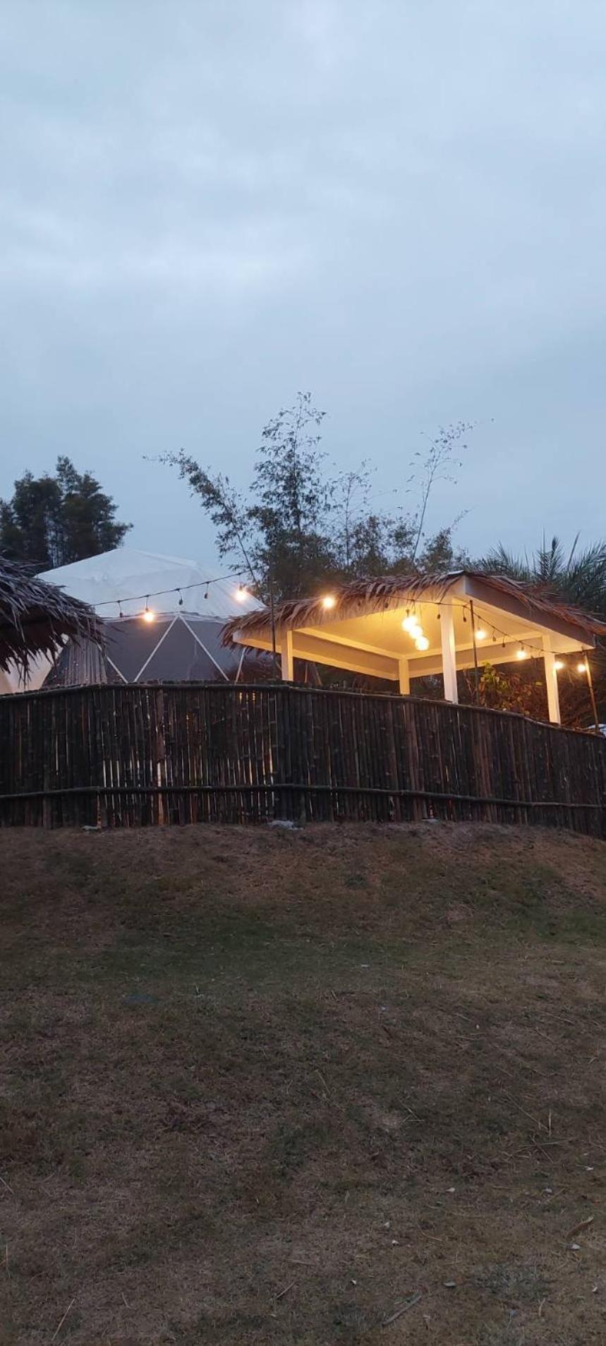 นรดีฮิวล์ รีสอร์ต เขาแผงม้า วังน้ำเขียว Hotell Ban Sap Bon  Exteriör bild